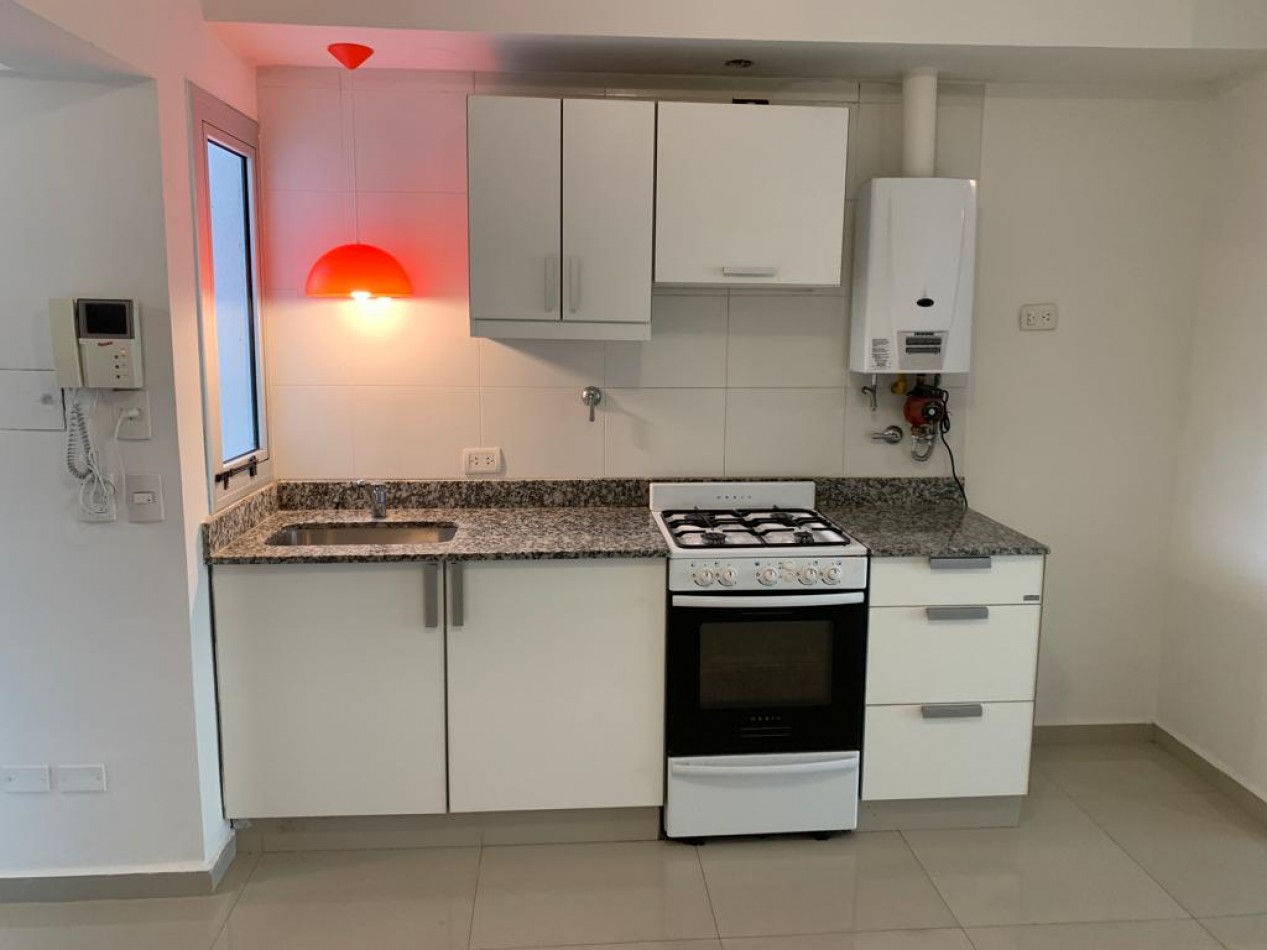 DEPARAMENTO 1 DORMITORIO EN VENTA, CON COCHERA