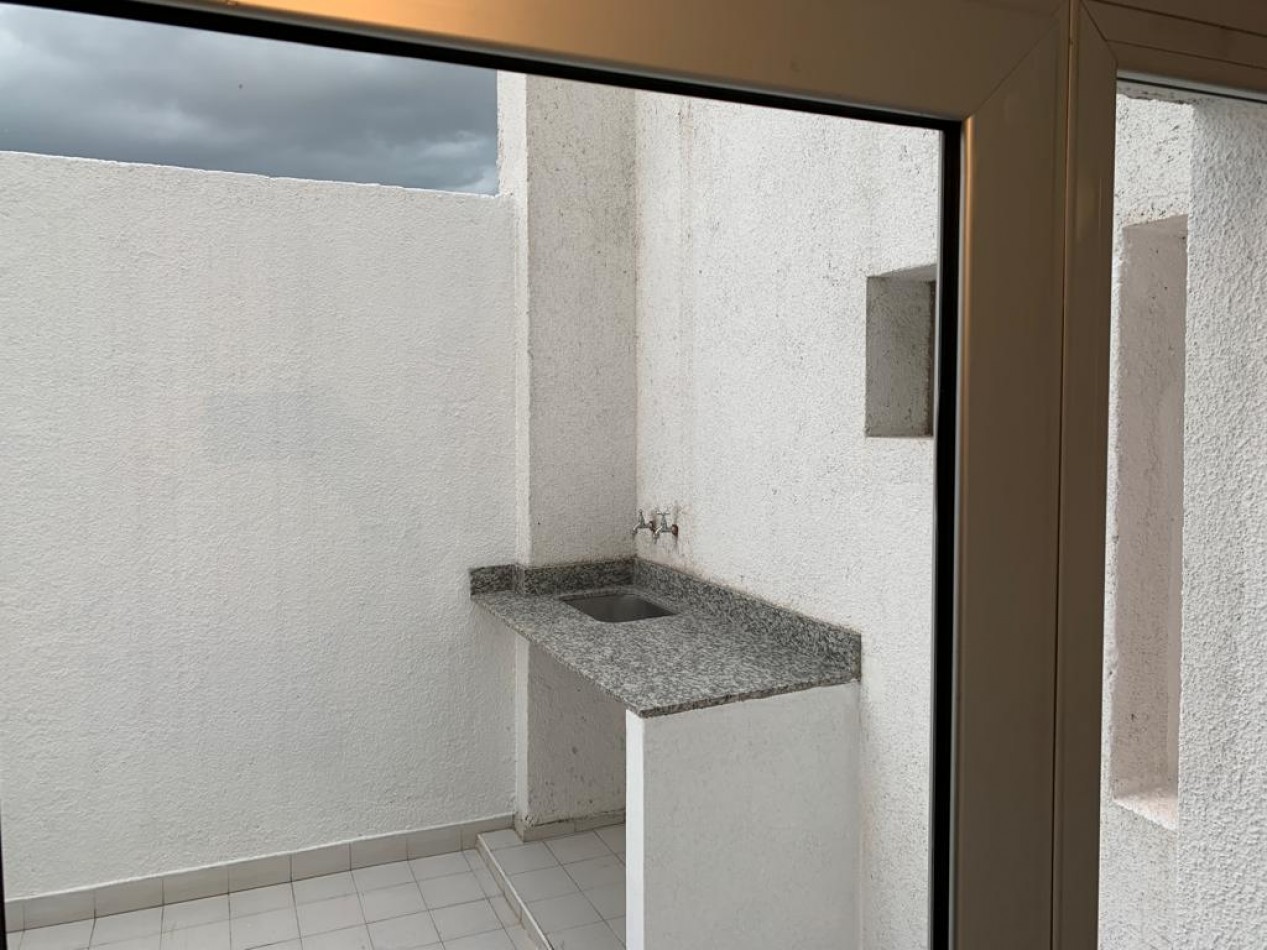 DEPARAMENTO 1 DORMITORIO EN VENTA, CON COCHERA