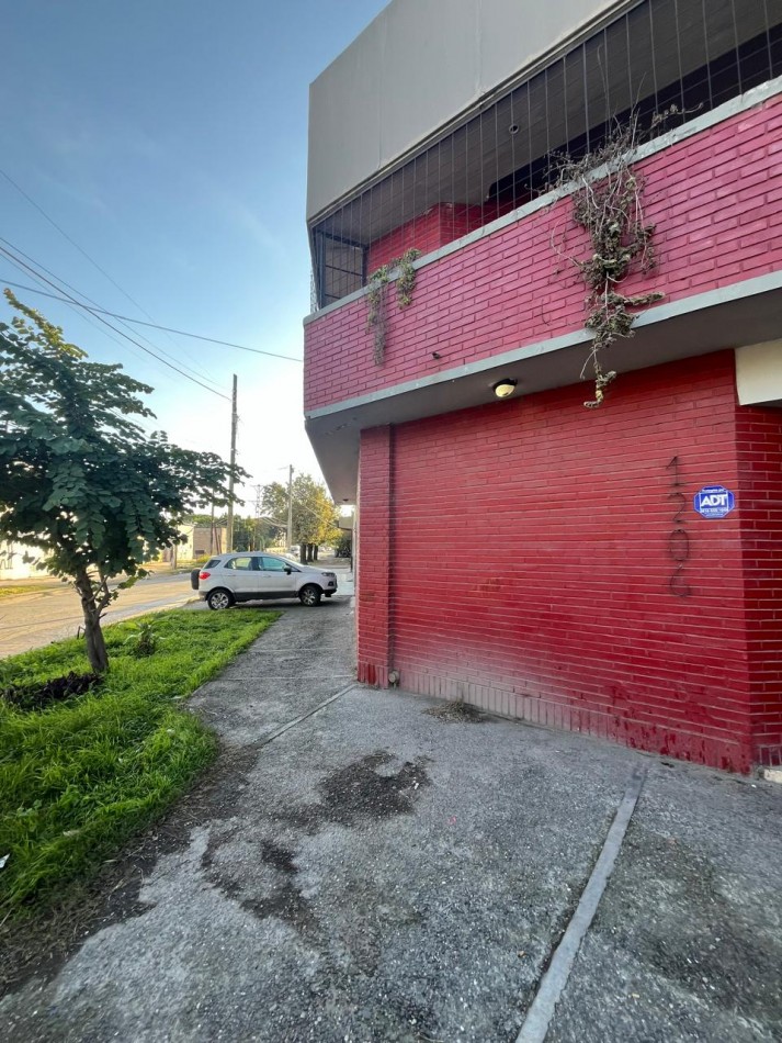 VENTA CASA ESQUINA COMERCIAL CATAMARCA Y URUGUAY