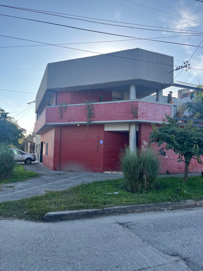 VENTA CASA ESQUINA COMERCIAL CATAMARCA Y URUGUAY