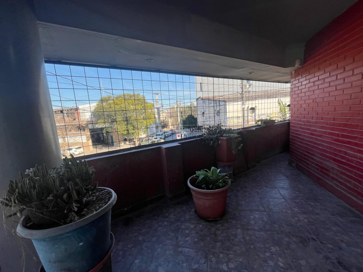 VENTA CASA ESQUINA COMERCIAL CATAMARCA Y URUGUAY