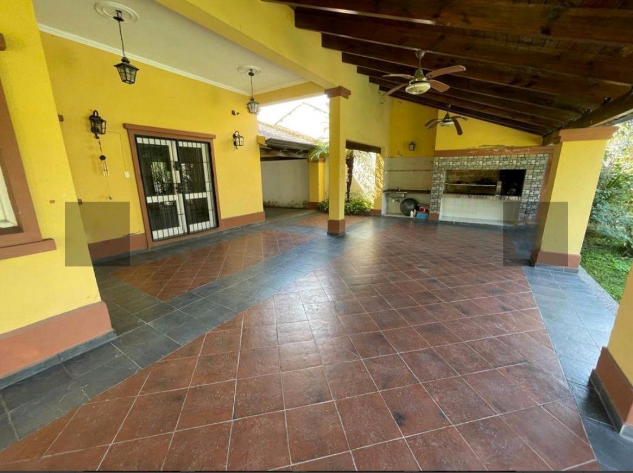 IMPECABLE CASA EN VENTA YB, INMEJORABLE ZONA!