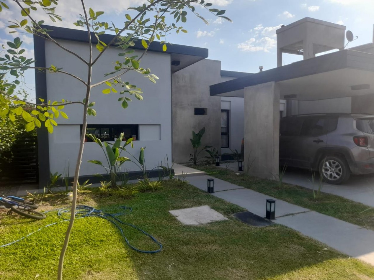 IMPECABLE CASA EN VENTA EN B. PRIVADO, YB 