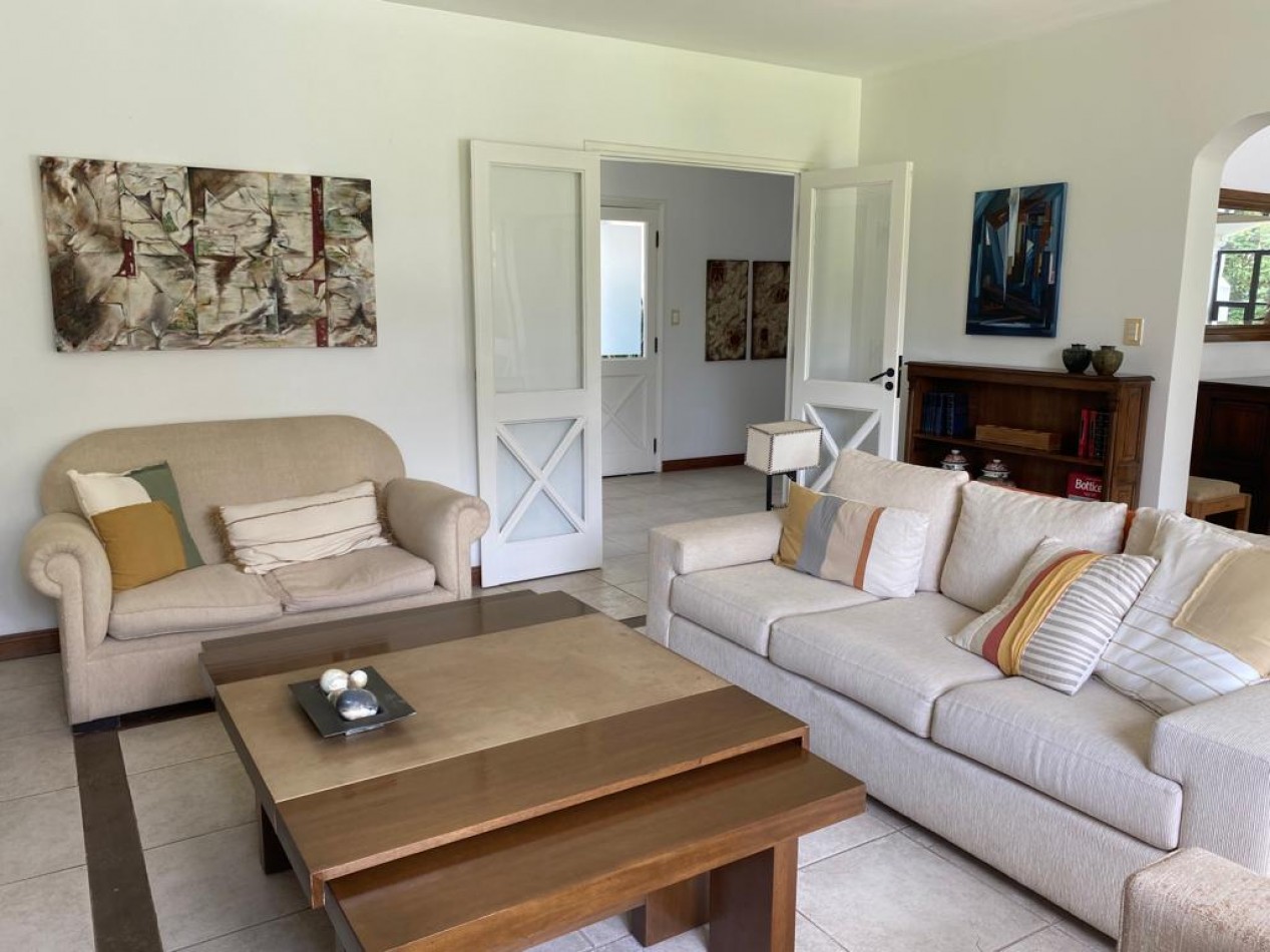 VENTA CASA BARRIO PRIVADO ZONA AVENIDA PERON , YB.