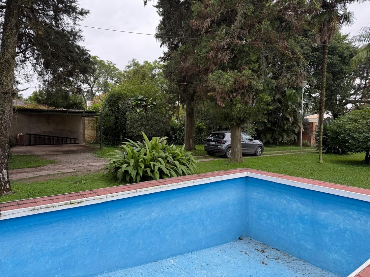 CASA ESQUINA EN VENTA  CON POTENCIAL COMERCIAL-SALAS Y VALDEZ Y SALTA, YB!!