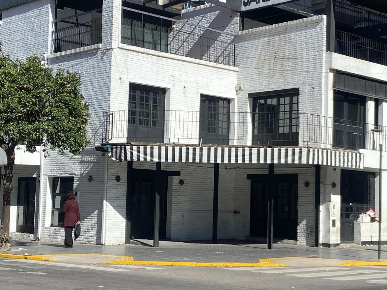 INSOLITA ESQUINA COMERCIAL EN ALQUILER 