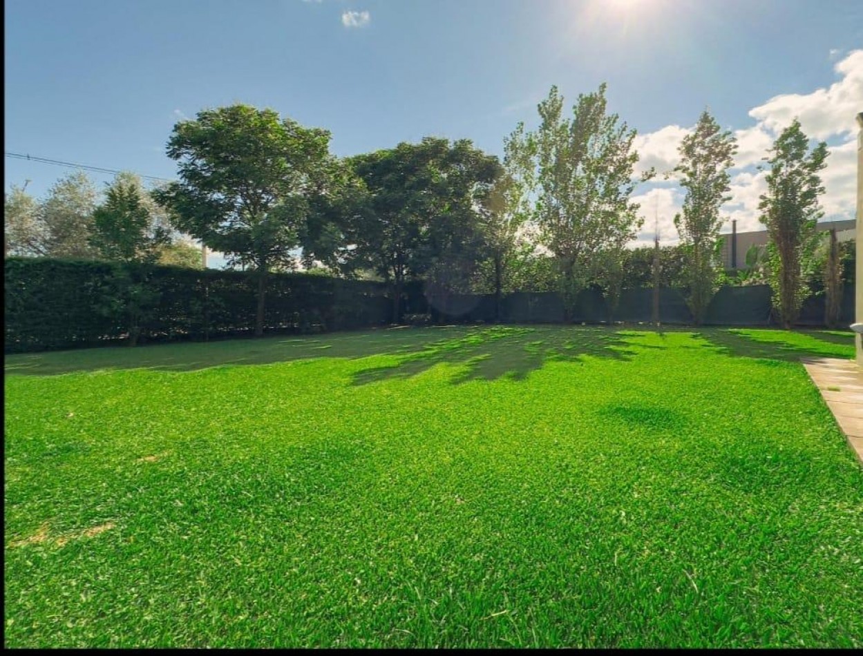 CASA EN VENTA DE PRIMER NIVEL EN LOS OLIVOS