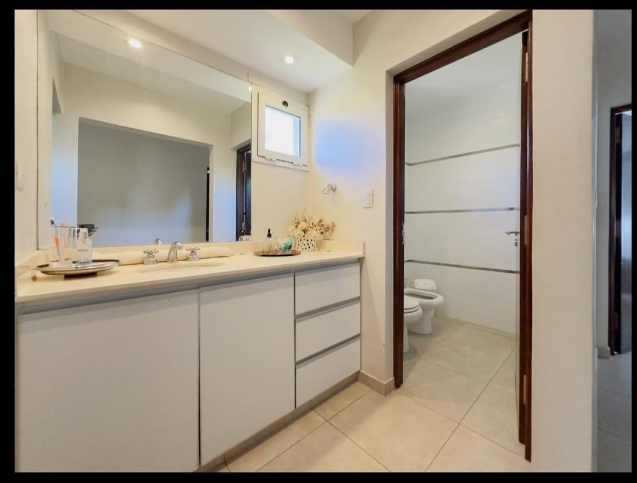 CASA EN VENTA DE PRIMER NIVEL EN LOS OLIVOS