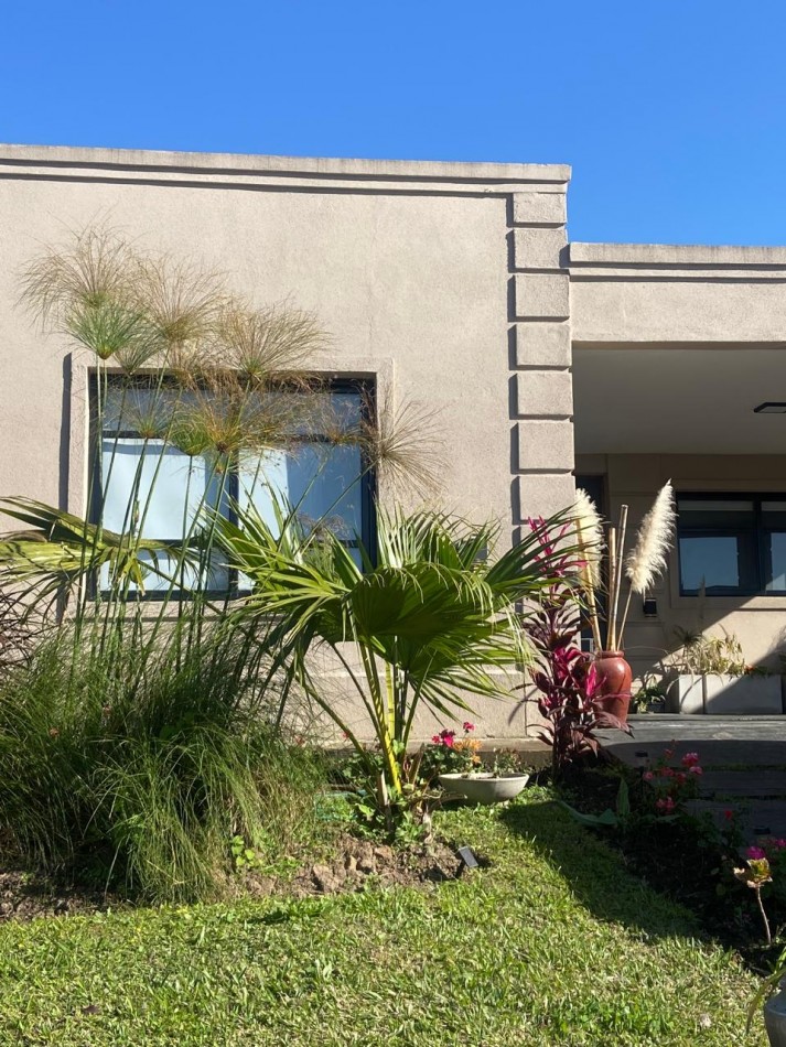 VENTA IMPECABLE CASA country SANTA BARBARA HILLS