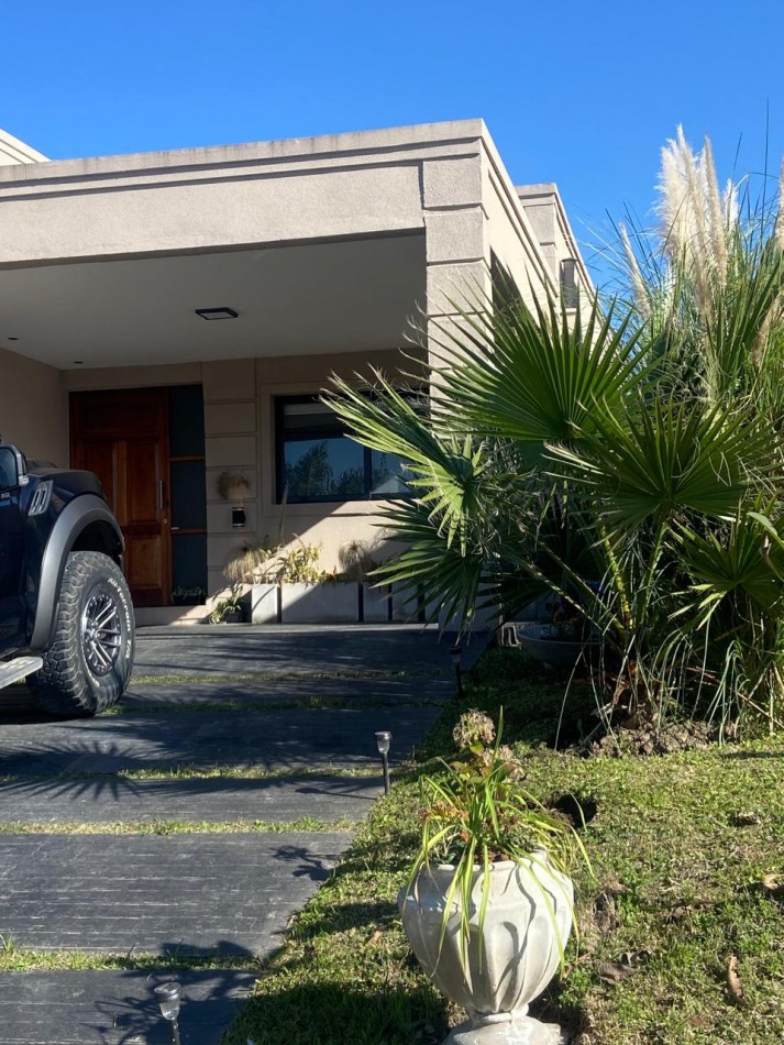VENTA IMPECABLE CASA country SANTA BARBARA HILLS