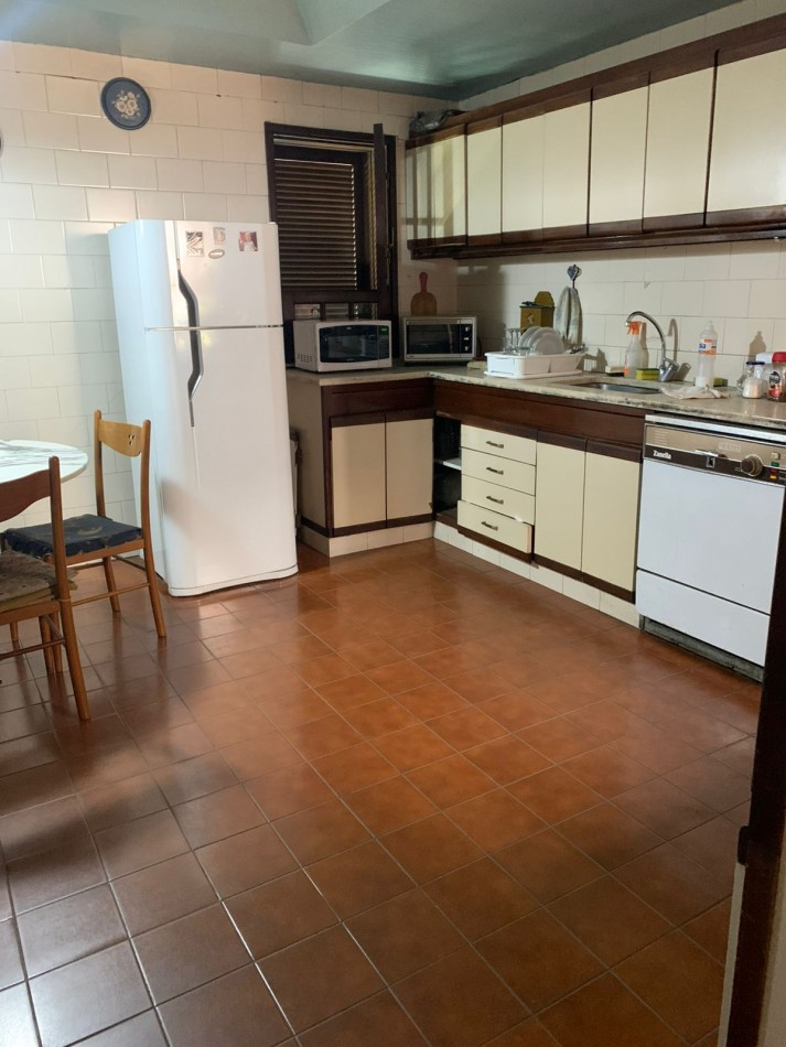 EN VENTA CASA BARRIO NORTE
