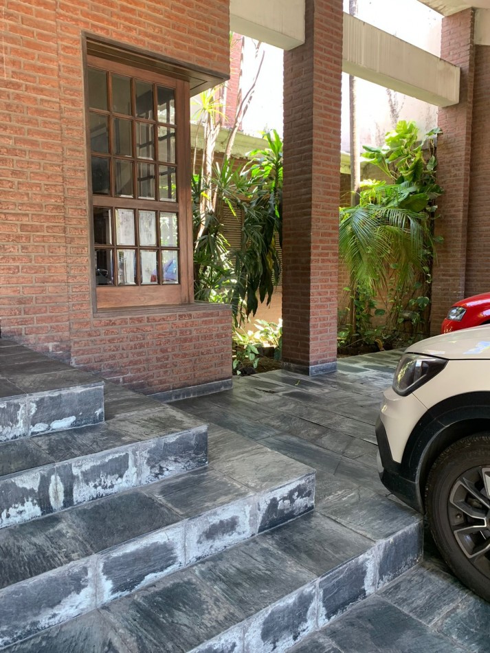 EN VENTA CASA BARRIO NORTE