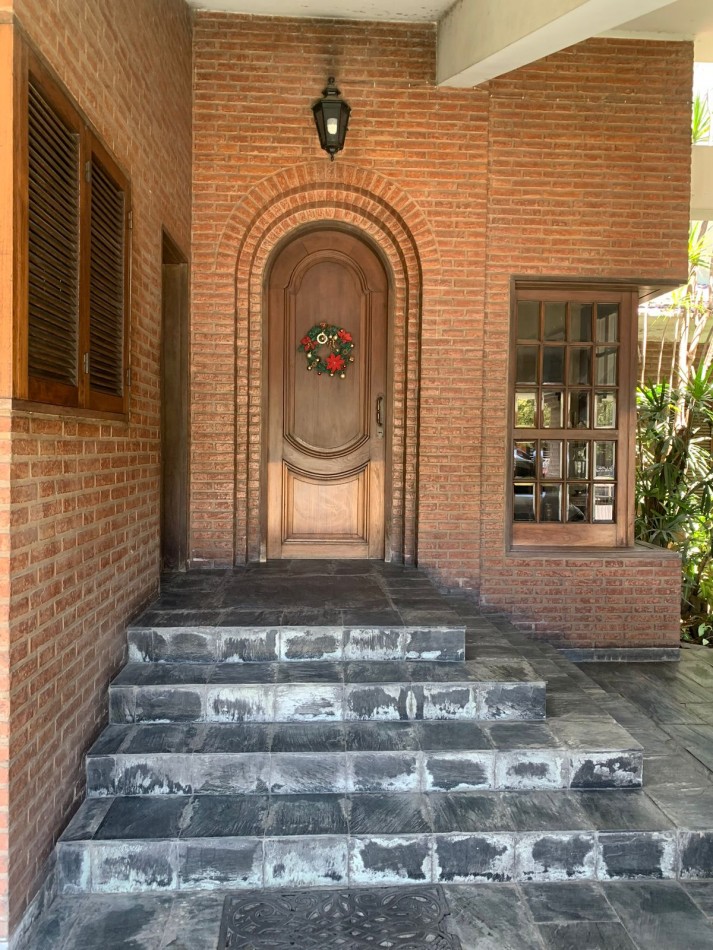 EN VENTA CASA BARRIO NORTE