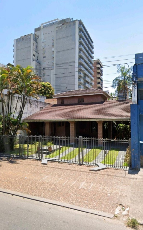 EN VENTA CASA BARRIO NORTE