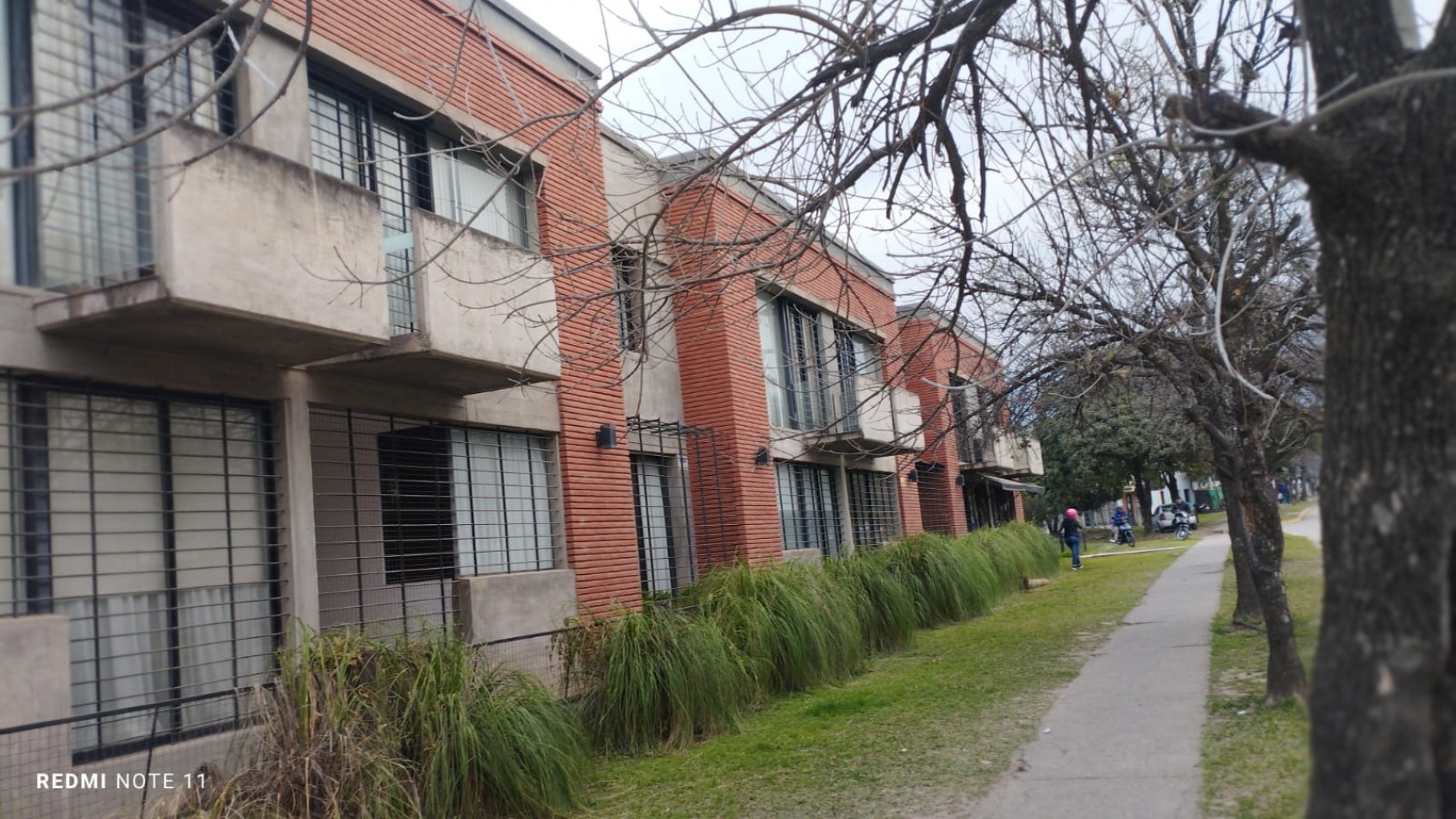 ALQUILER MONOAMBIENTE AMOBLADO SOBRE AV. PERON