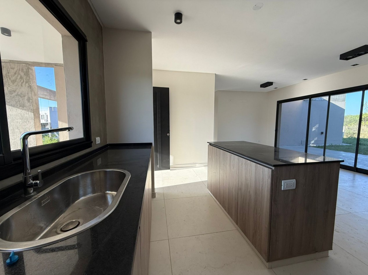 CASA EN VENTA EN ALTO VERDE 3