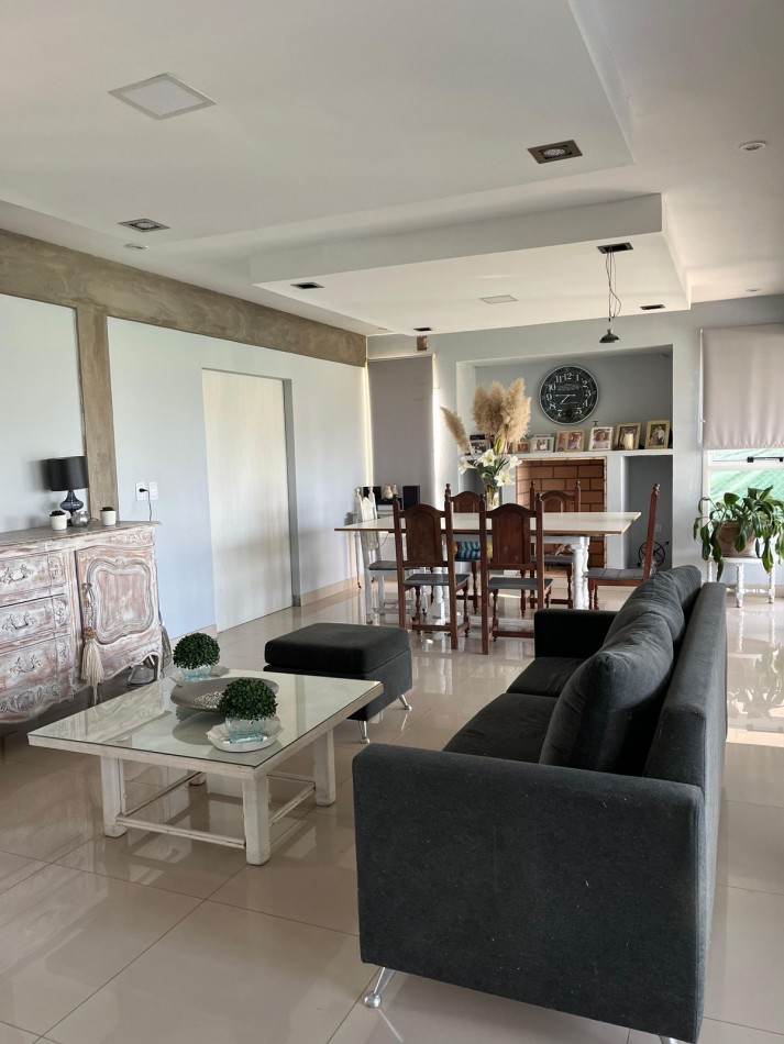 VENTA CASA EN BARRIO PRIVADO Y.B SOBRE MARTIN FIERRO