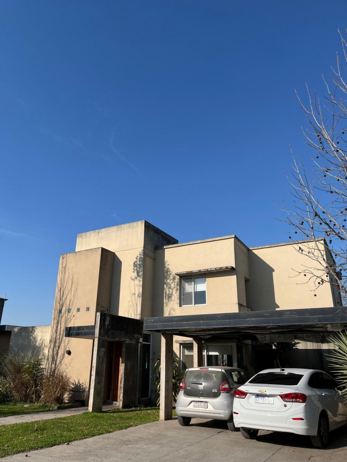 VENTA CASA EN BARRIO PRIVADO Y.B SOBRE MARTIN FIERRO