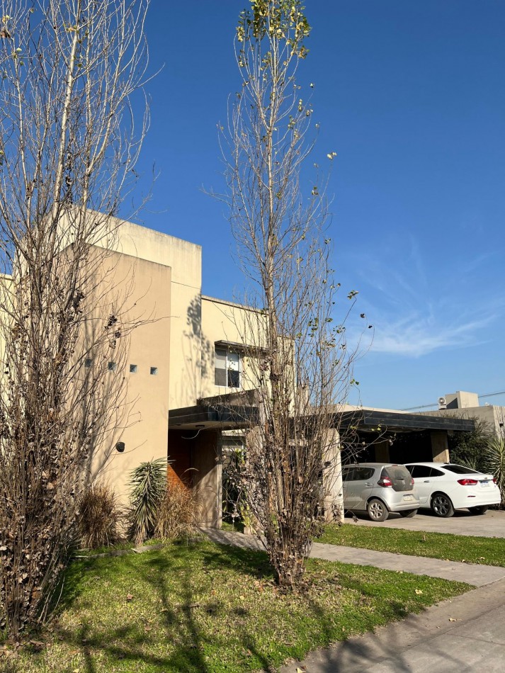 VENTA CASA EN BARRIO PRIVADO Y.B SOBRE MARTIN FIERRO