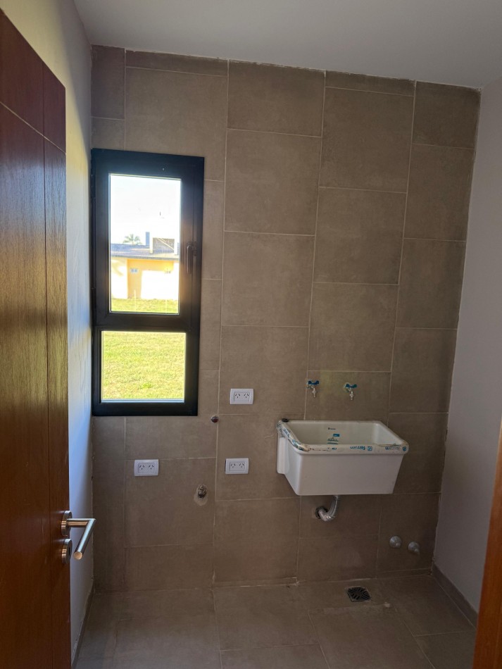 VENTA CASA COUNTRY SOBRE CONSTITUCION, TAFI VIEJO