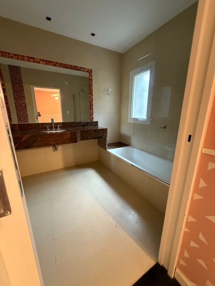 VENTA CASERON EN INMEJORABLE ZONA YERBA BUENA