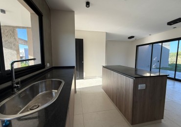 CASA EN VENTA EN ALTO VERDE 3